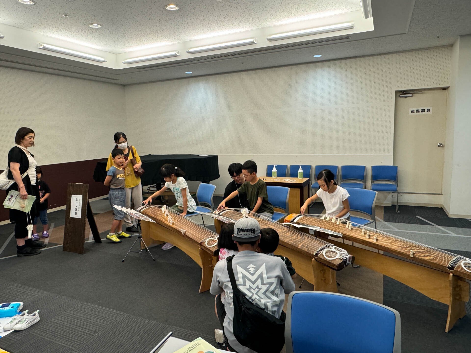 箏演奏体験の様子