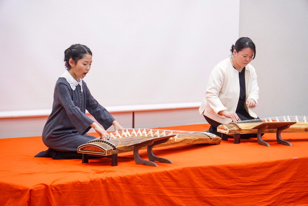 美緒野会の子ども達による演奏の様子